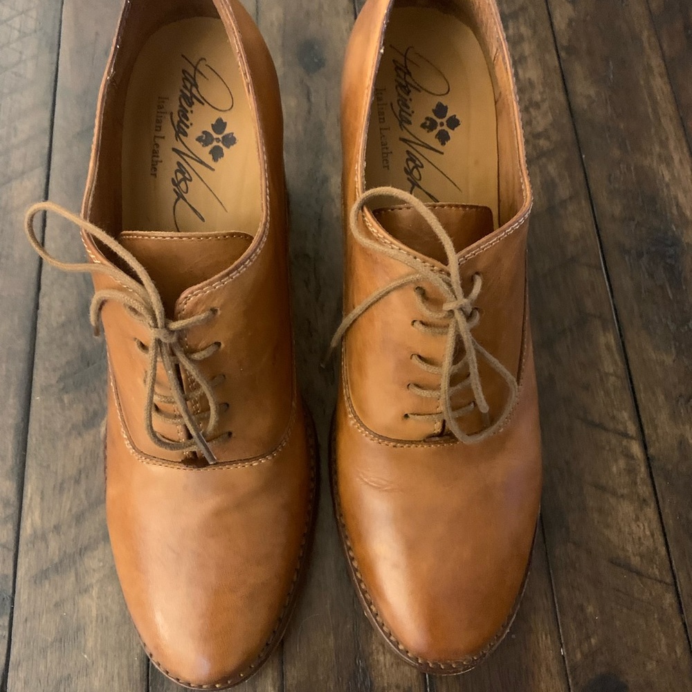 Patricia Nash Leather 3 inch Oxfords. Size 10; Camel; Excellent condition.